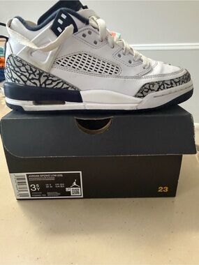 Jordan - Kids Spizike Low GS White / Obsidian / Pure Platinum - Size 3.5.